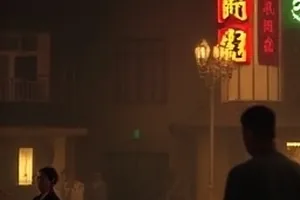 《逆风账本》封面，摊开的手写账册与台灯