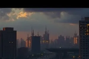 《十点半的地铁》封面，末班车厢与车窗倒影